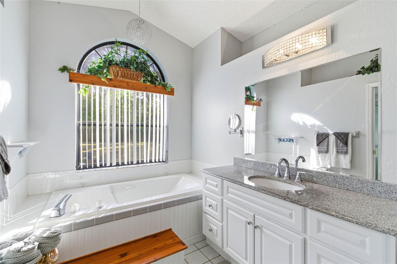 Listing photo id 40 for 3050 Stephanie Drive