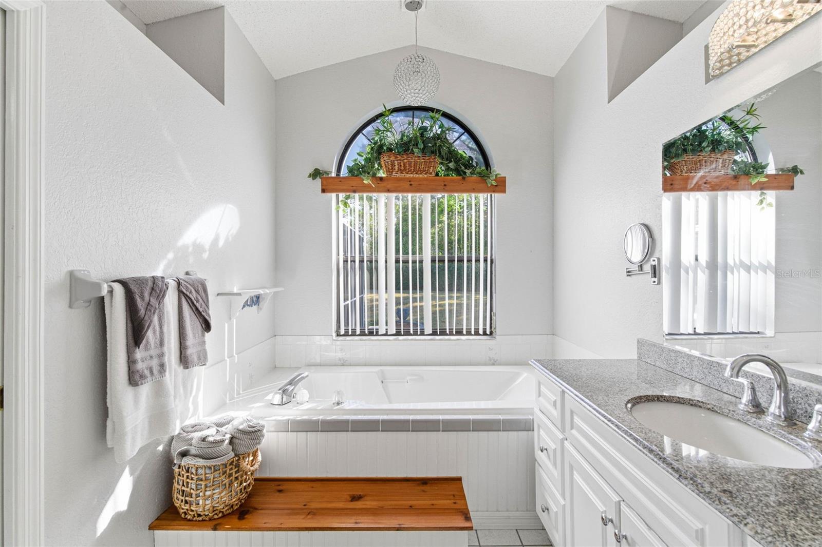 Listing photo id 41 for 3050 Stephanie Drive