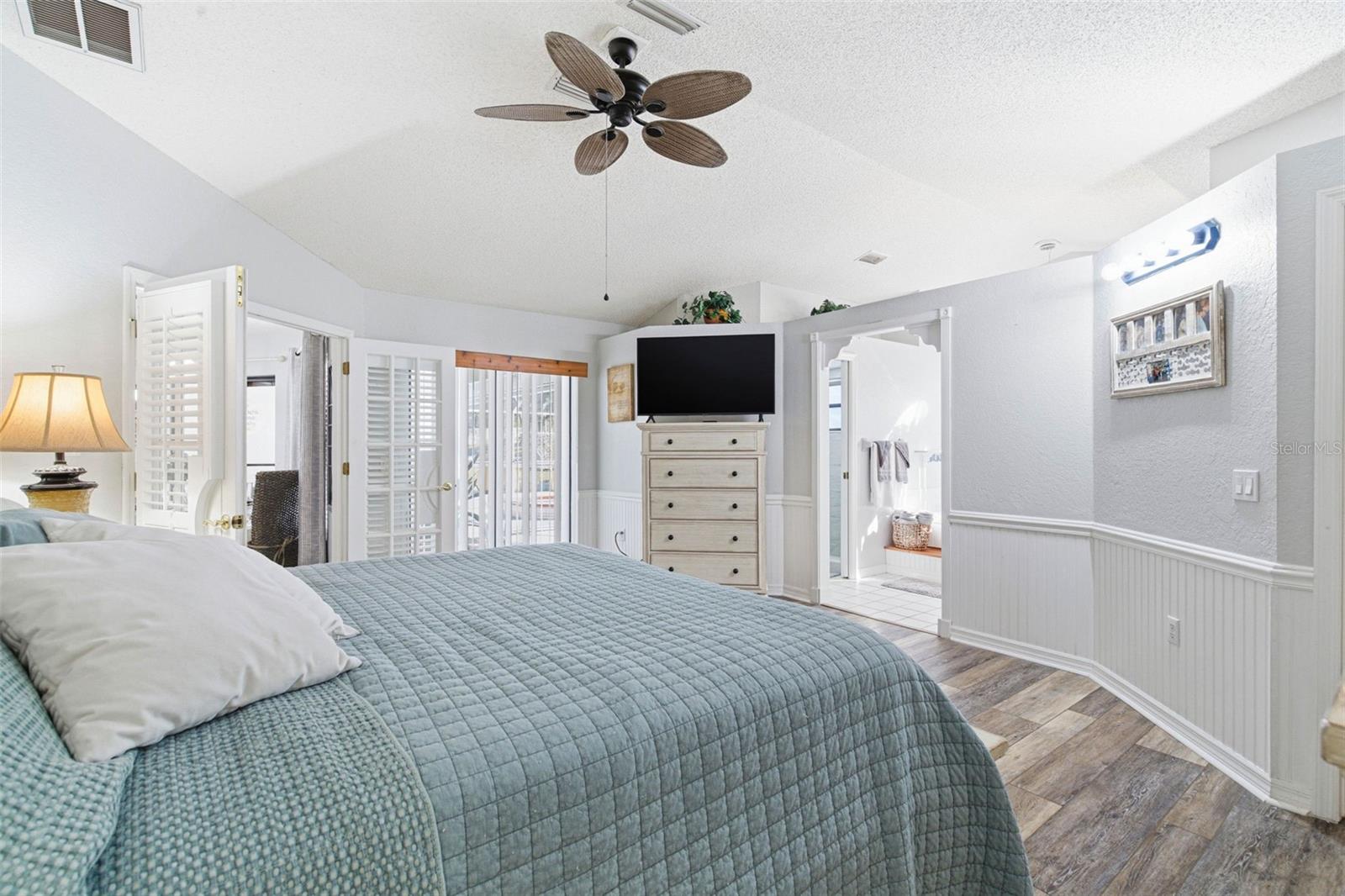 Listing photo id 45 for 3050 Stephanie Drive