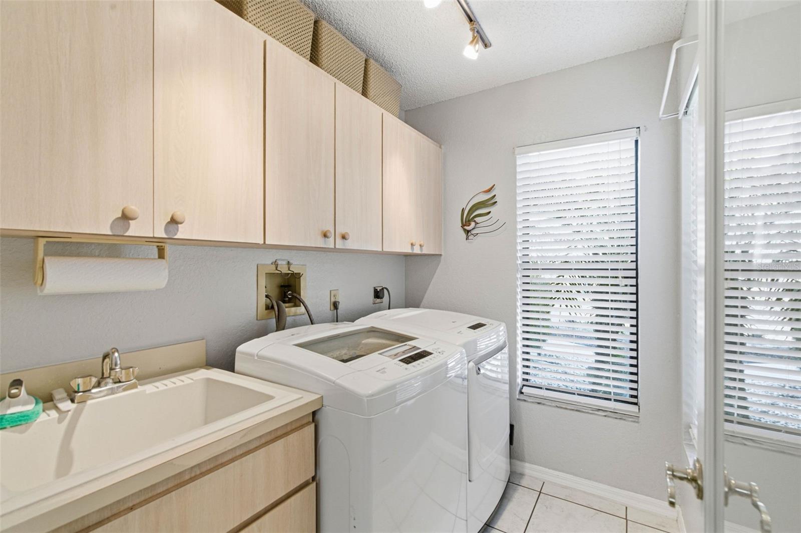 Listing photo id 51 for 3050 Stephanie Drive