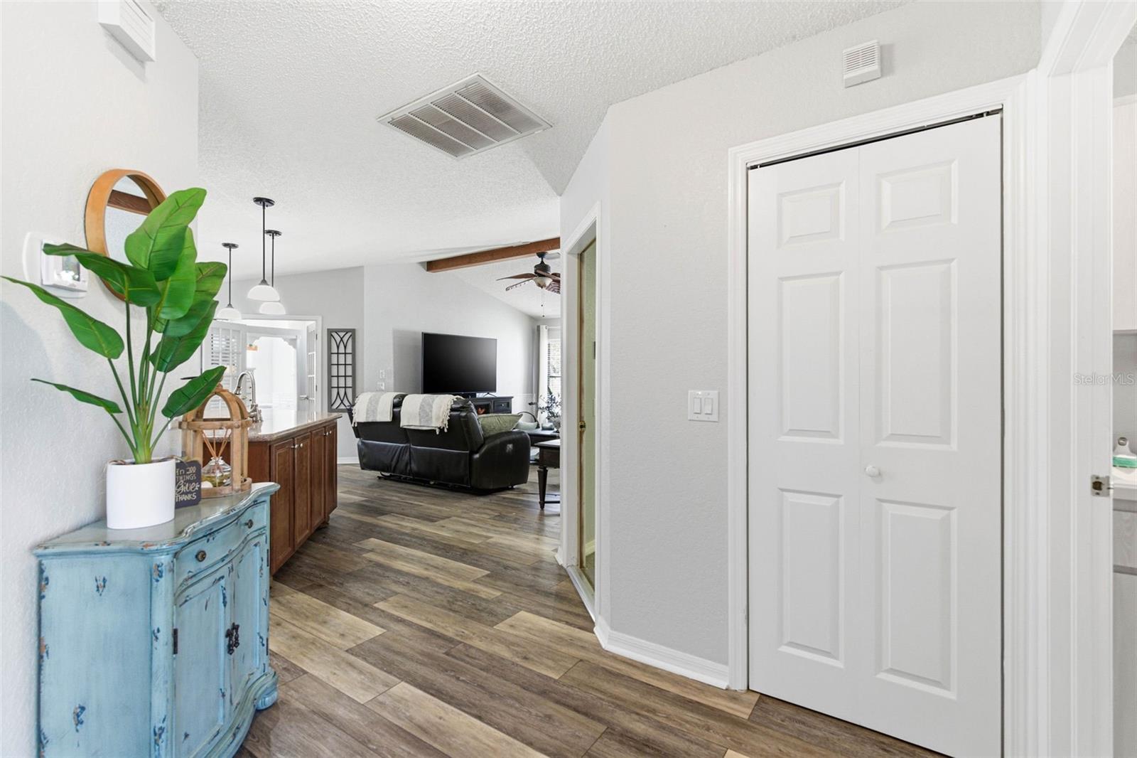 Listing photo id 6 for 3050 Stephanie Drive