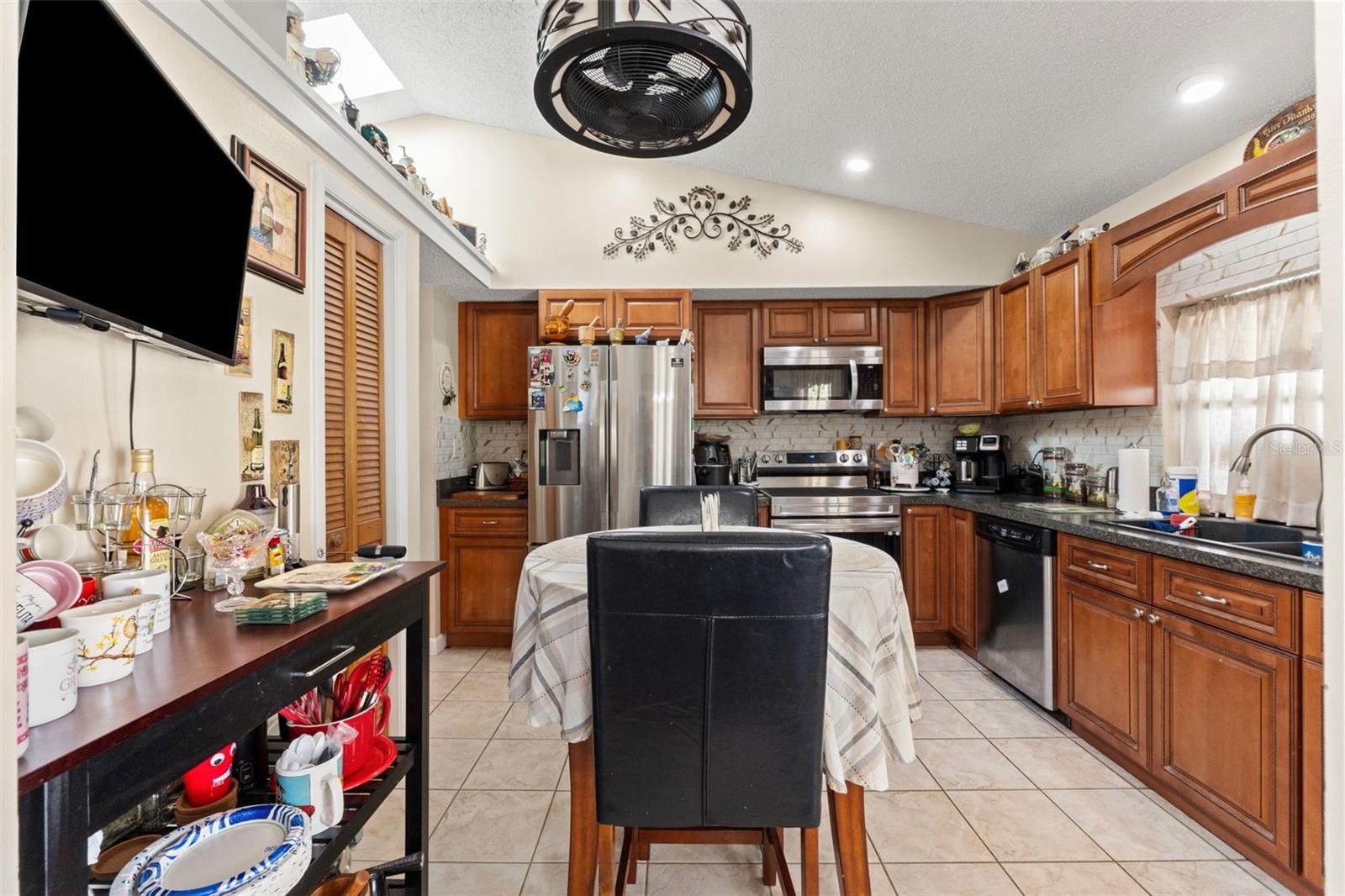 Image 21 of 34 For 4151 Montano Avenue