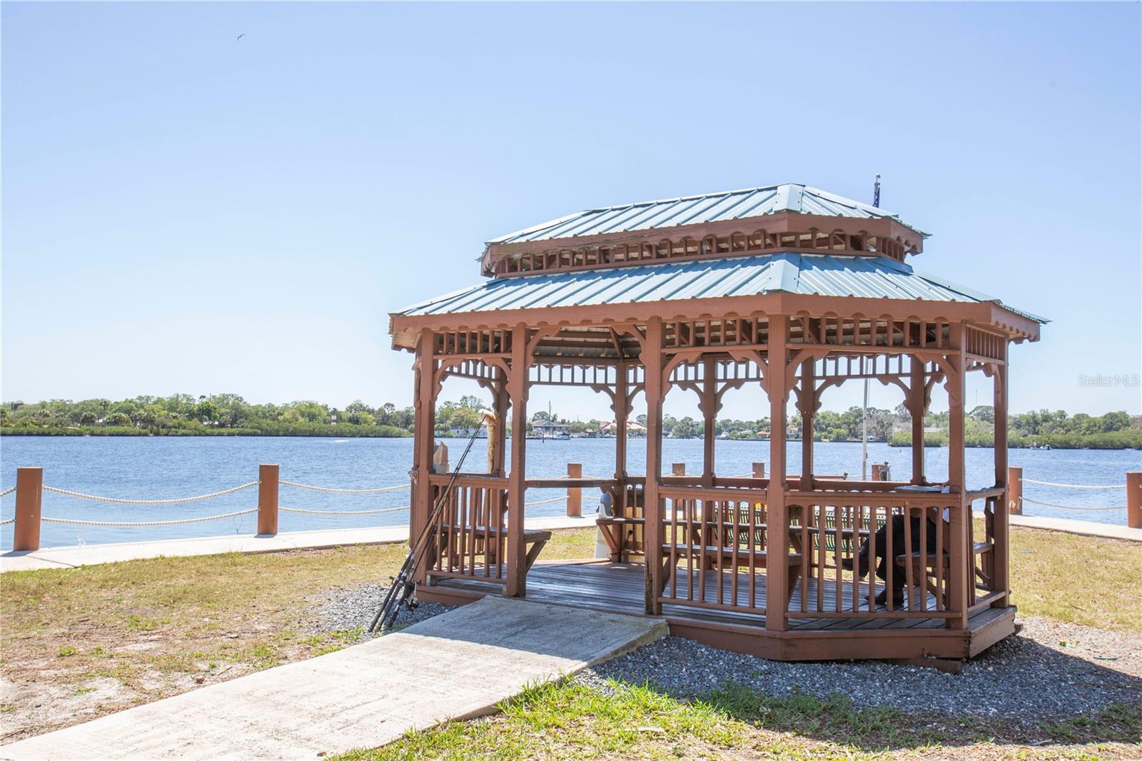 Listing photo id 7 for 5274 Miller Bayou Drive