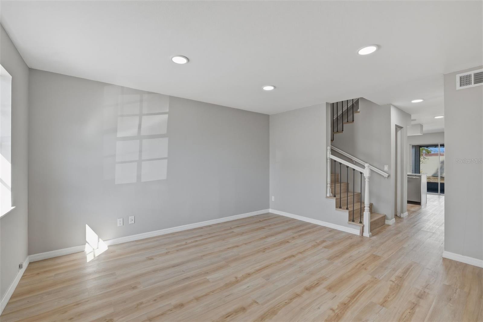 Image 7 of 29 For 6600 121st Avenue 3