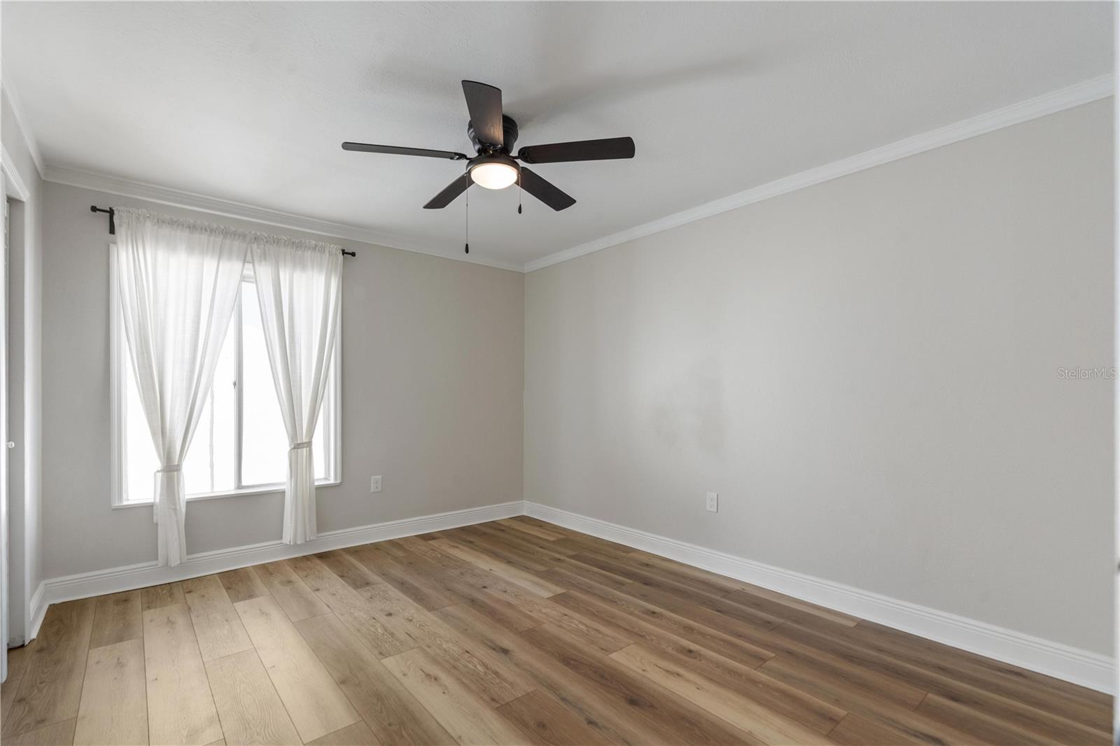 Image 17 of 30 For 3848 Lake Drive 137