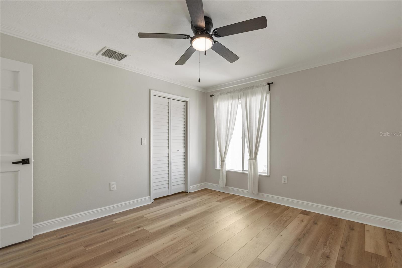 Image 18 of 30 For 3848 Lake Drive 137