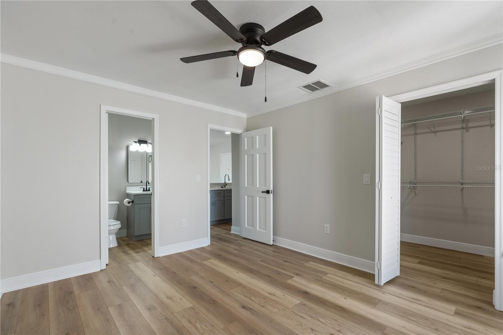 Image 19 of 30 For 3848 Lake Drive 137