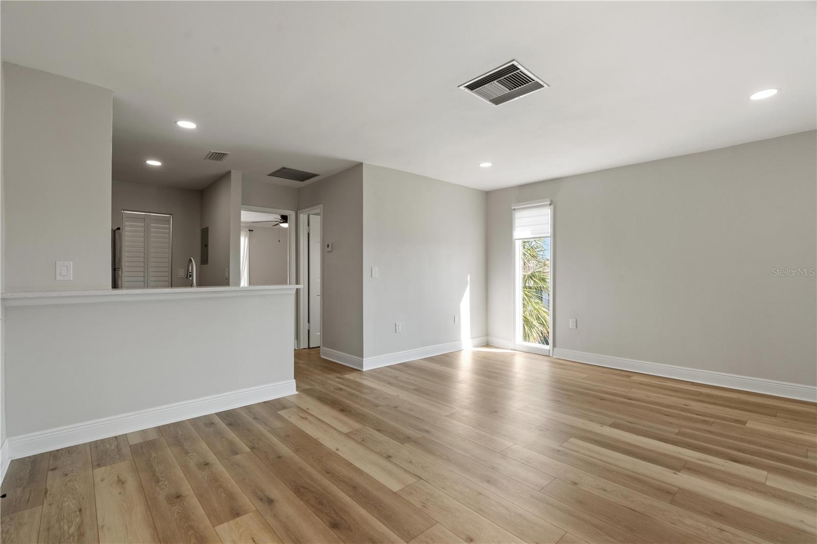 Image 7 of 30 For 3848 Lake Drive 137