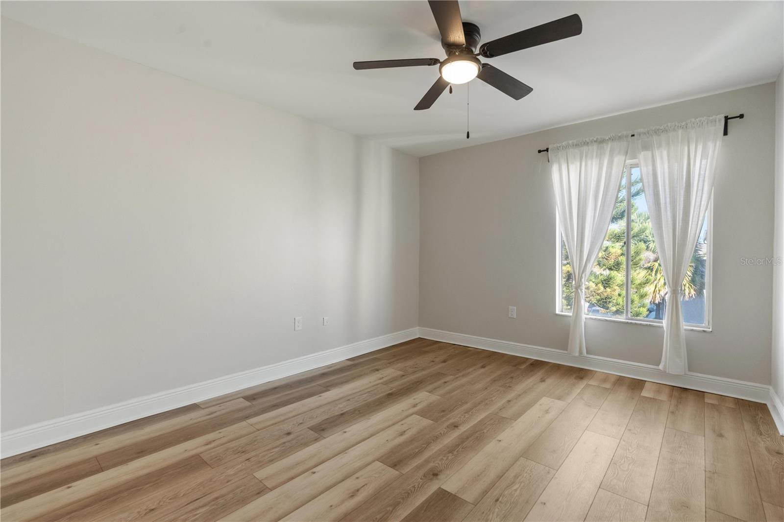 Image 17 of 27 For 3848 Lake Drive 138