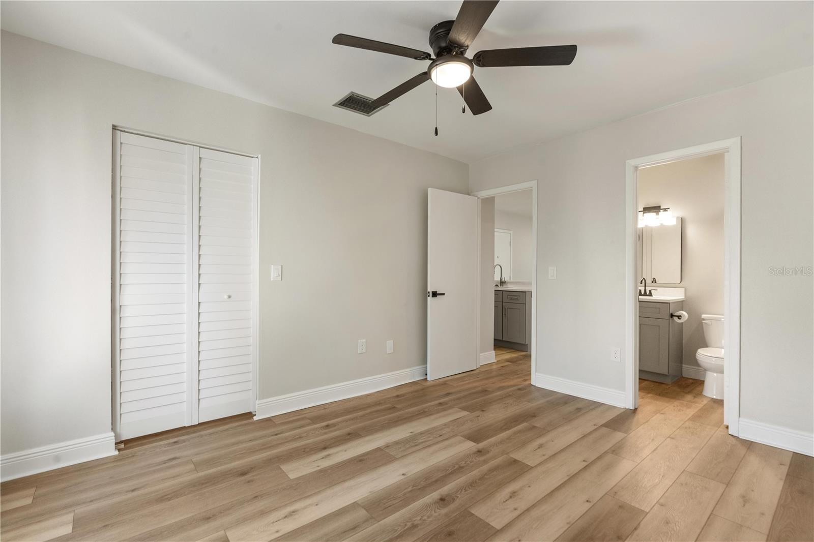 Image 18 of 27 For 3848 Lake Drive 138