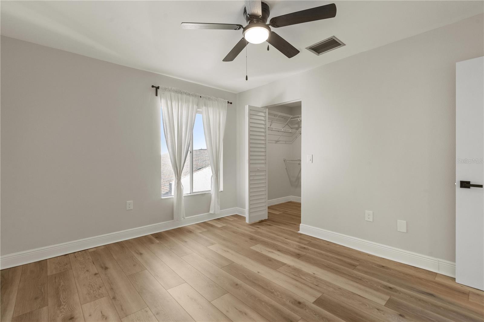 Image 19 of 27 For 3848 Lake Drive 138