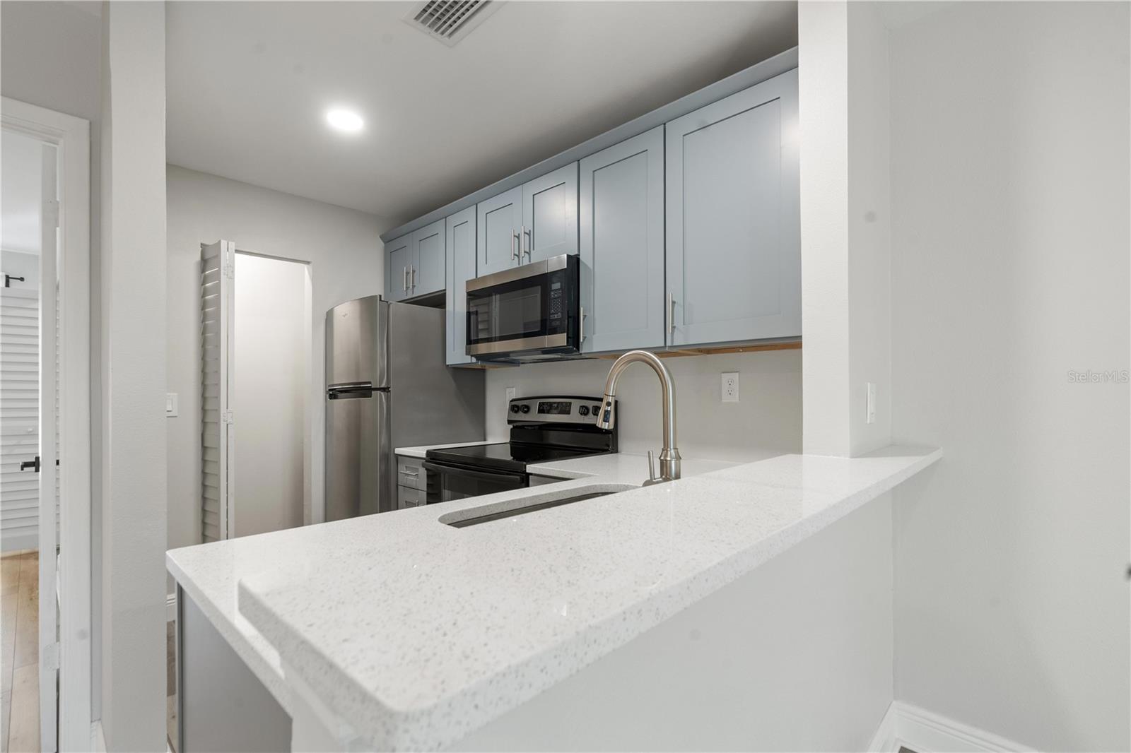 Image 5 of 27 For 3848 Lake Drive 138