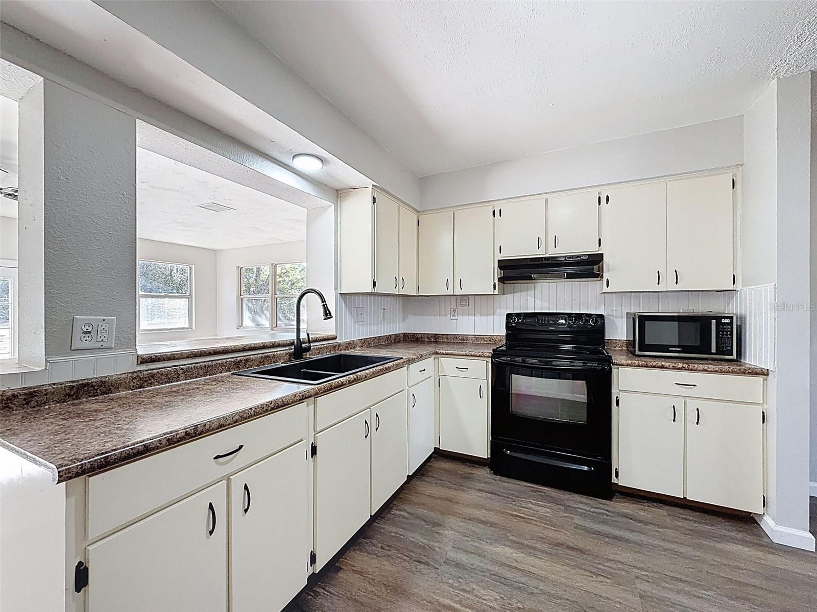 Image 9 of 29 For 6070 Honeysuckle Lane