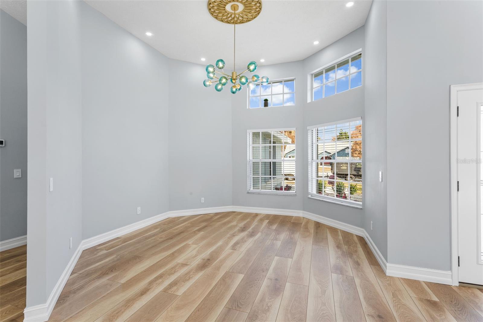 Image 15 of 57 For 2098 Floresta Drive