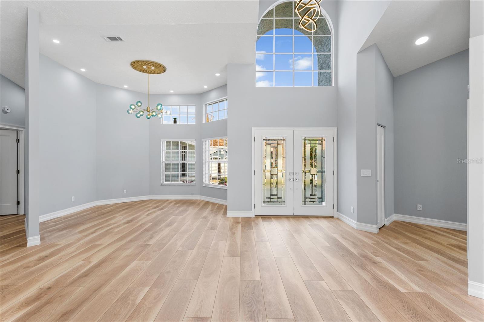 Image 17 of 57 For 2098 Floresta Drive