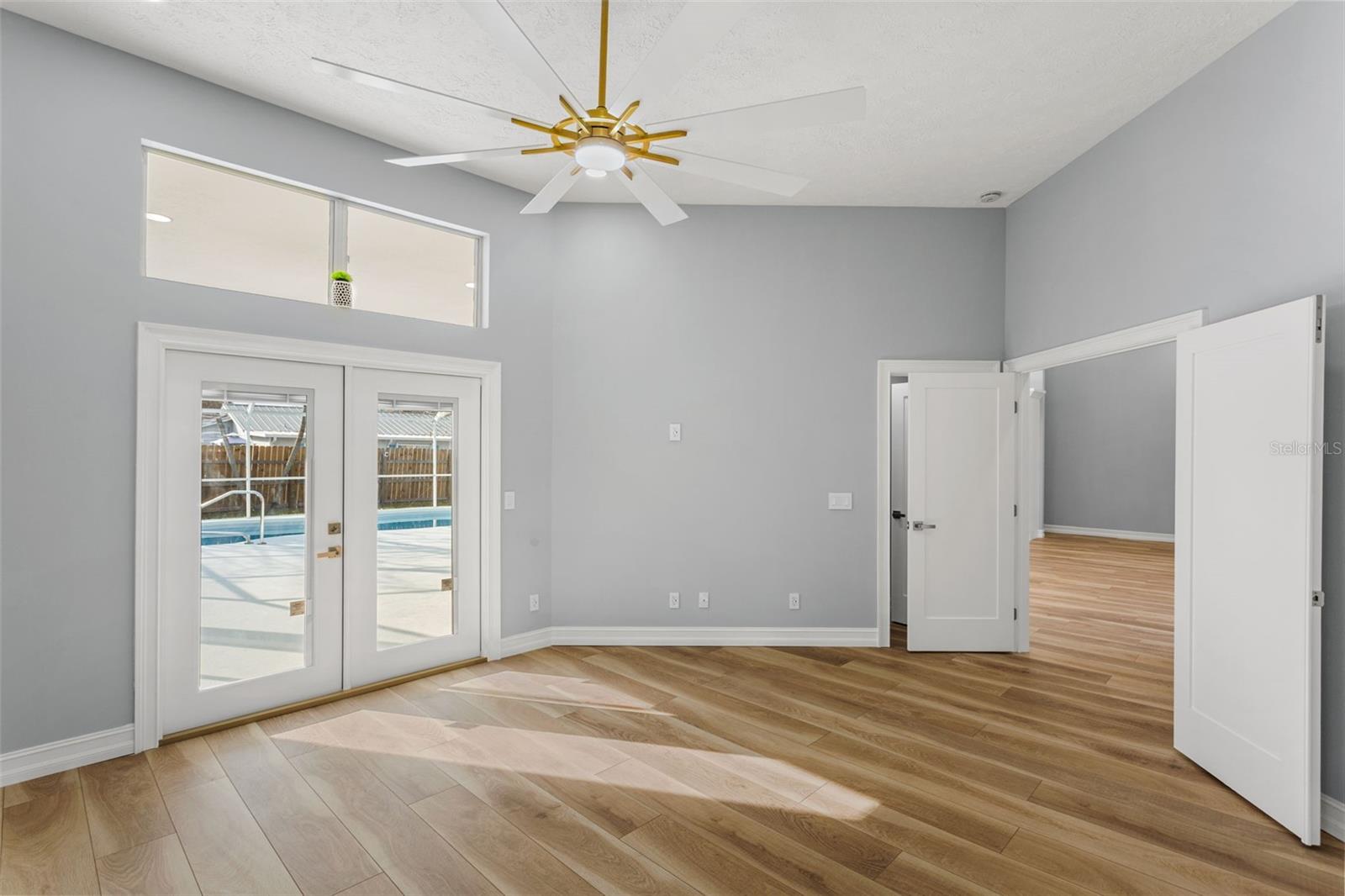 Image 19 of 57 For 2098 Floresta Drive