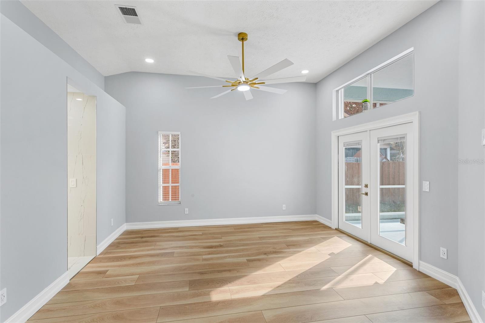 Image 20 of 57 For 2098 Floresta Drive