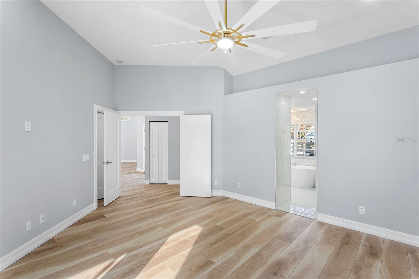 Image 21 of 57 For 2098 Floresta Drive