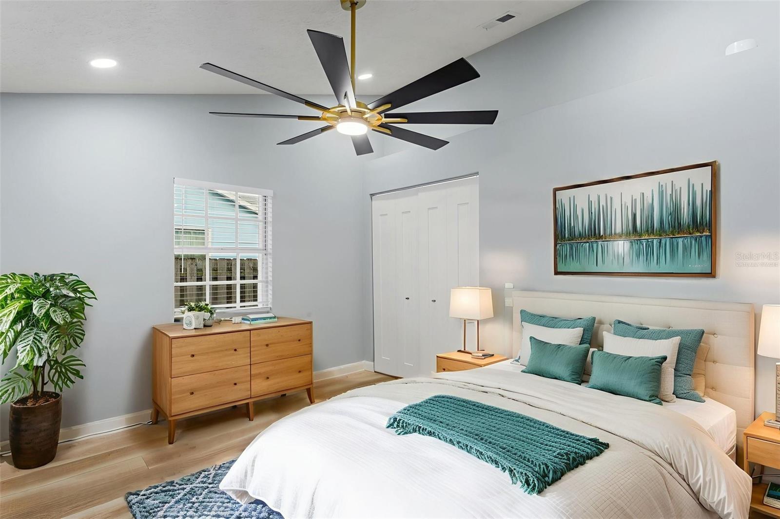 Image 27 of 57 For 2098 Floresta Drive