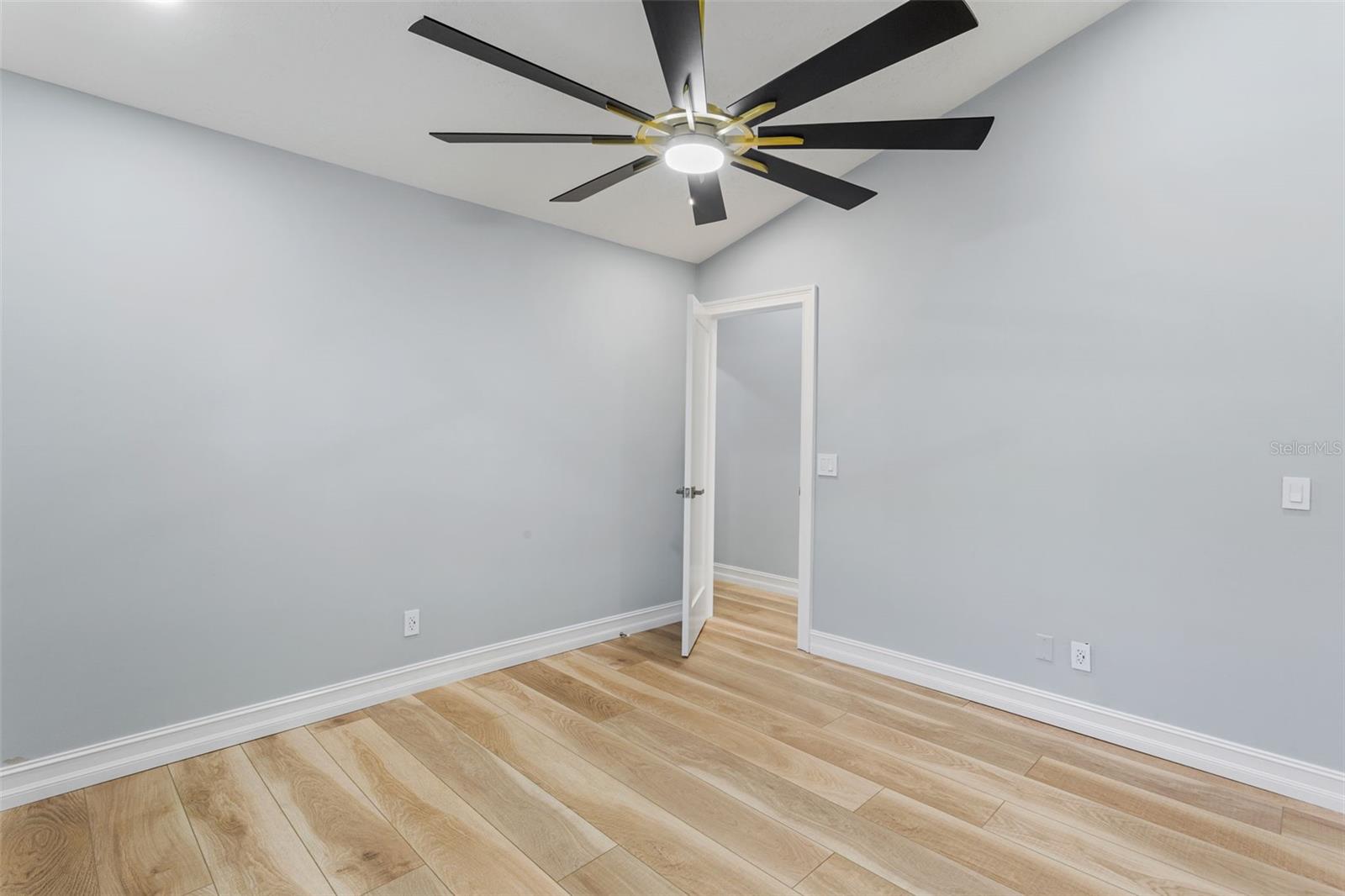 Image 32 of 57 For 2098 Floresta Drive