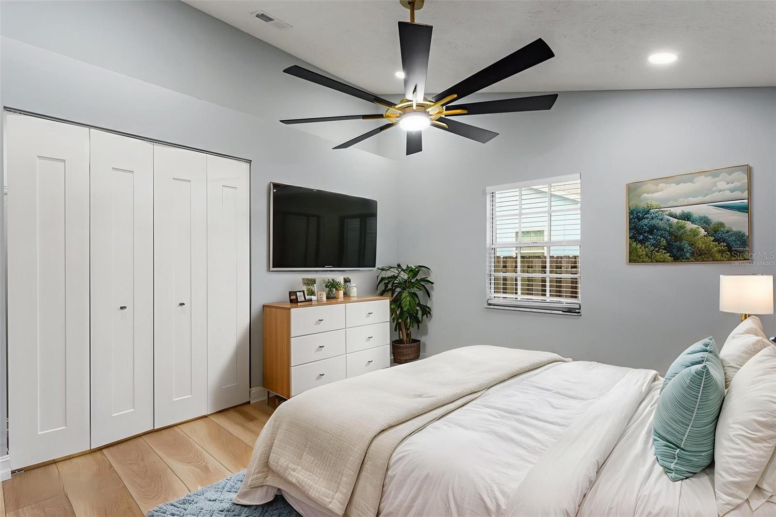 Image 33 of 57 For 2098 Floresta Drive