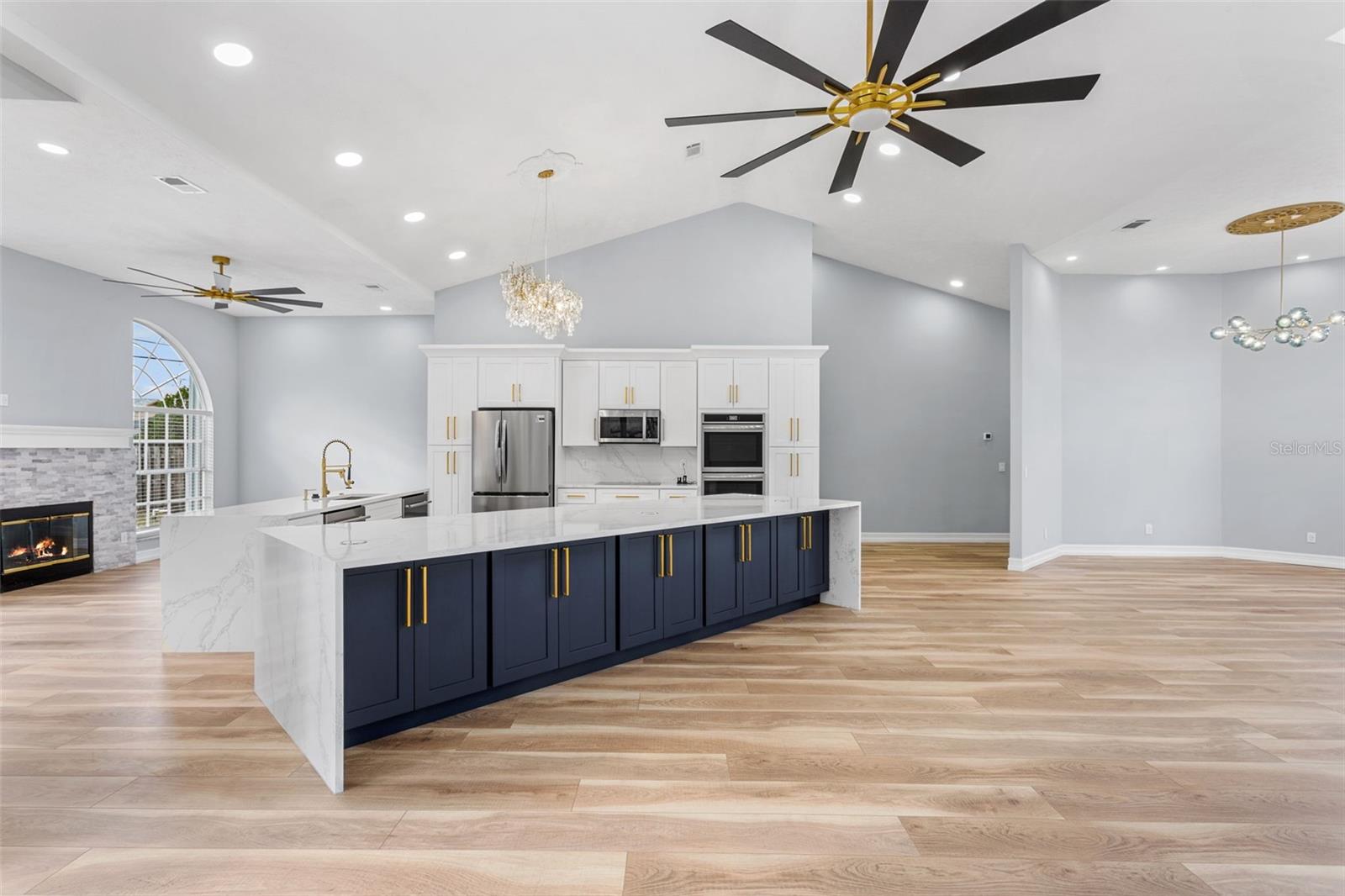 Image 6 of 57 For 2098 Floresta Drive