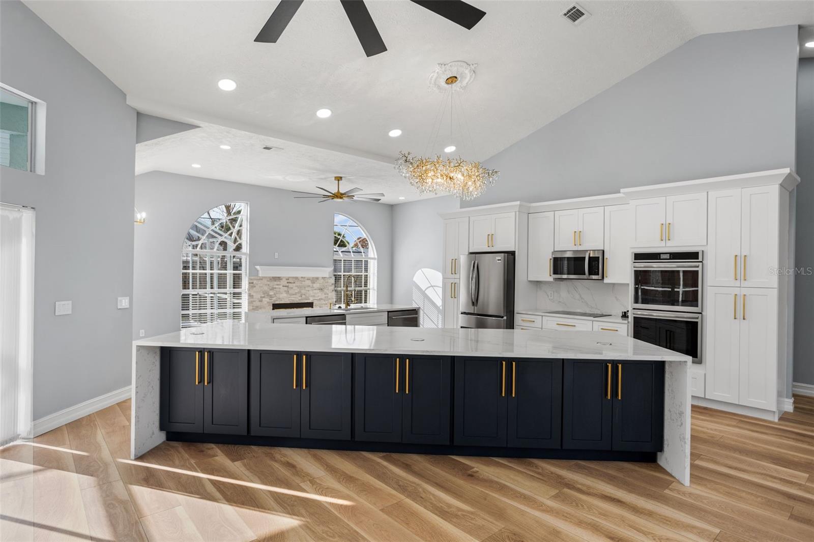 Image 7 of 57 For 2098 Floresta Drive