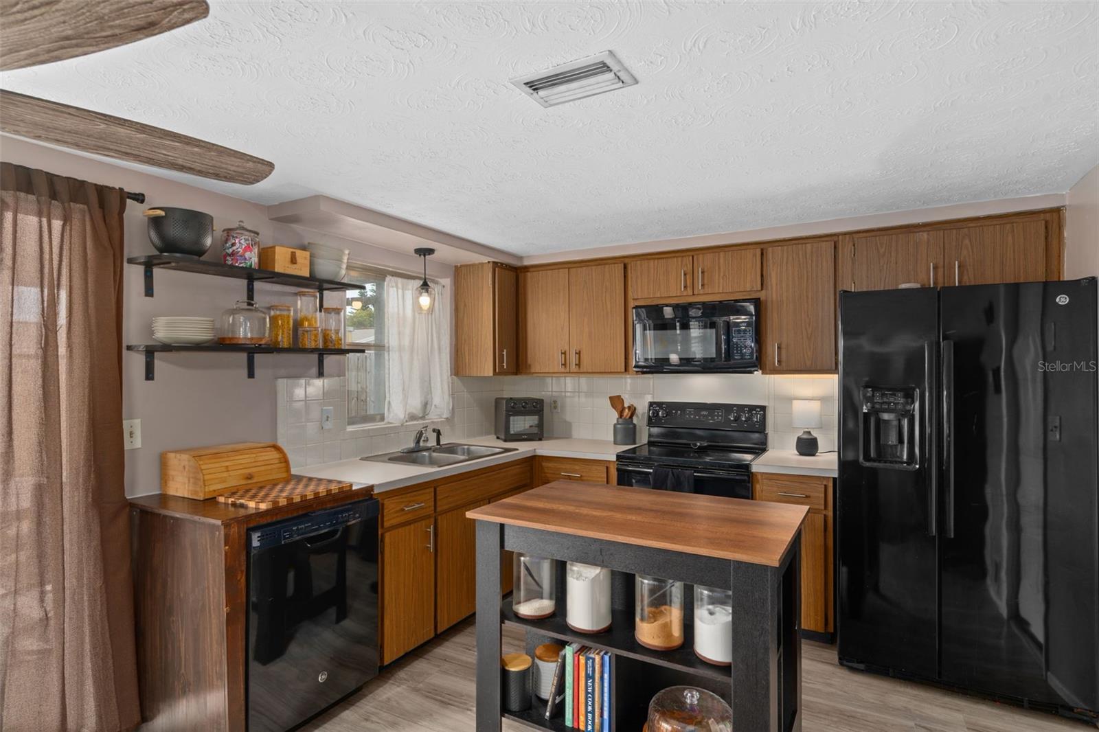 Image 3 of 18 For 3748 Redwood Drive