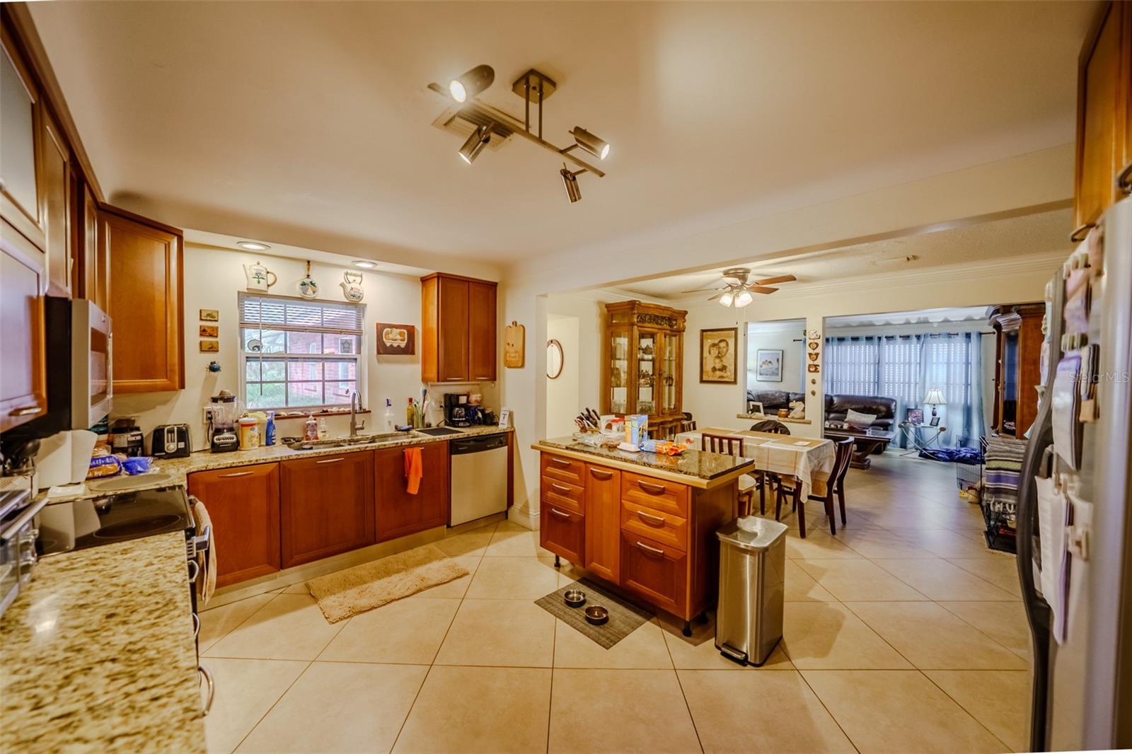 Image 10 of 50 For 3372 Webber Street