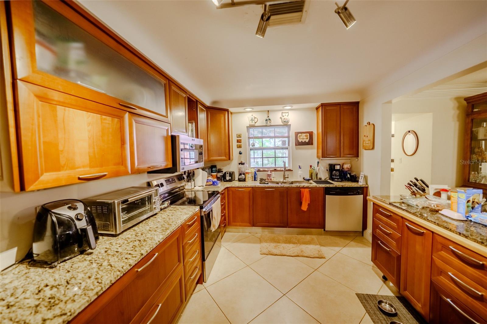 Image 4 of 50 For 3372 Webber Street