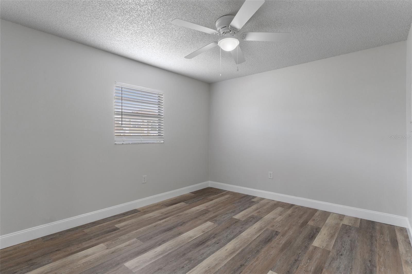 Image 22 of 39 For 12420 Lombardy Street