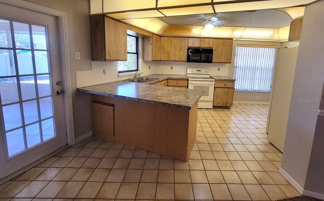 Image 10 of 32 For 7553 High Pines Court