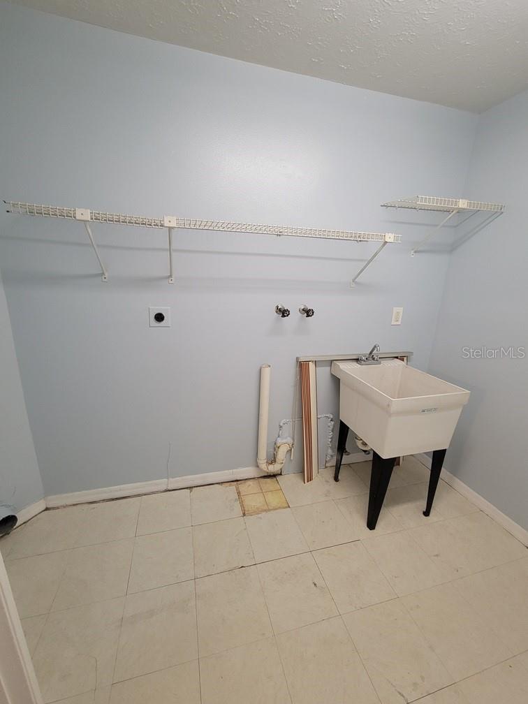 Image 27 of 32 For 7553 High Pines Court