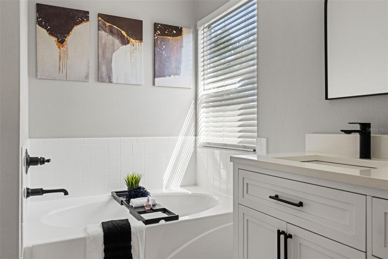 Image 32 of 65 For 1761 Hawthorne Court