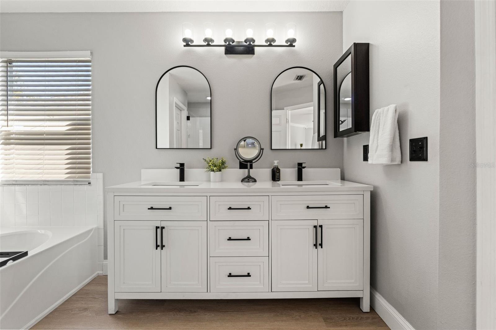 Image 33 of 65 For 1761 Hawthorne Court