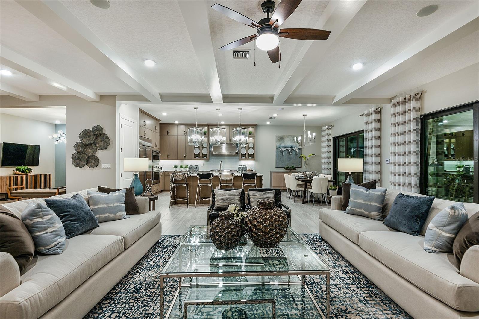 Listing photo id 8 for 5066 Simons Court