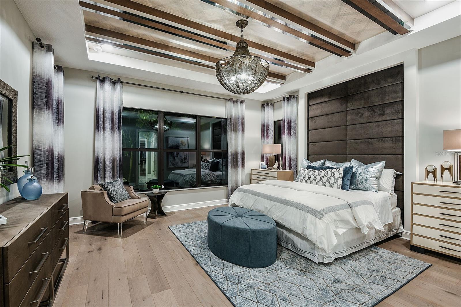 Listing photo id 9 for 5066 Simons Court