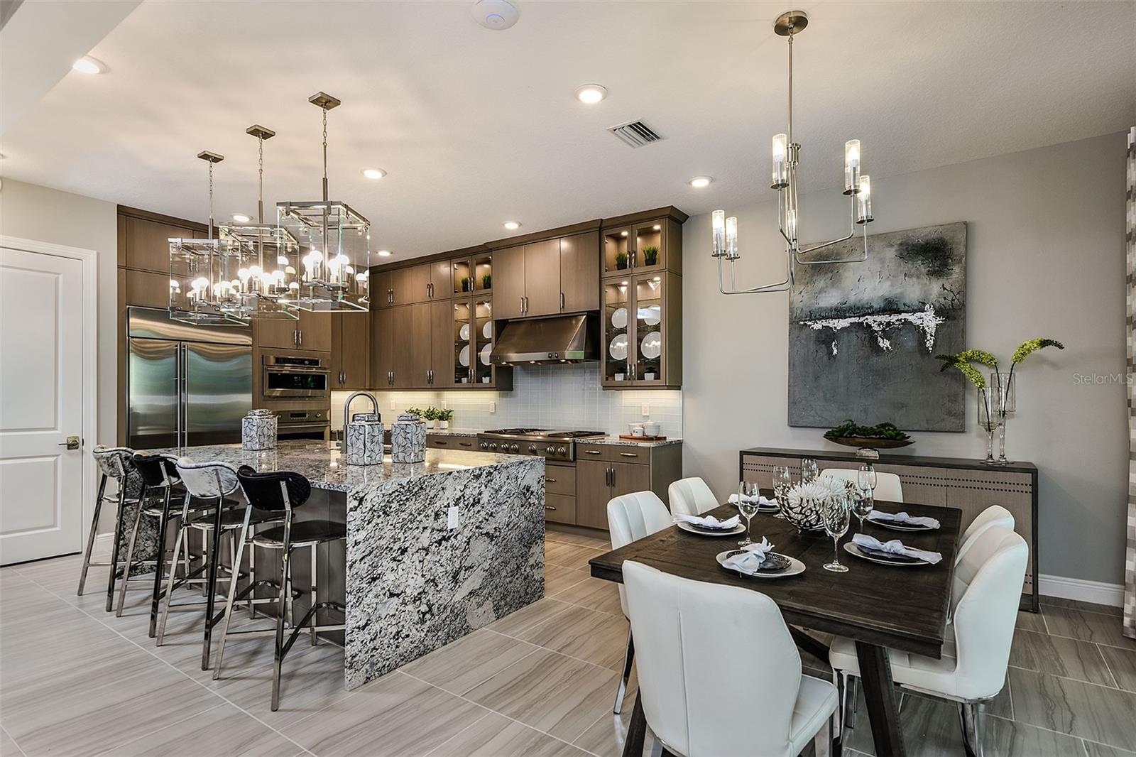 Listing photo id 17 for 5066 Simons Court