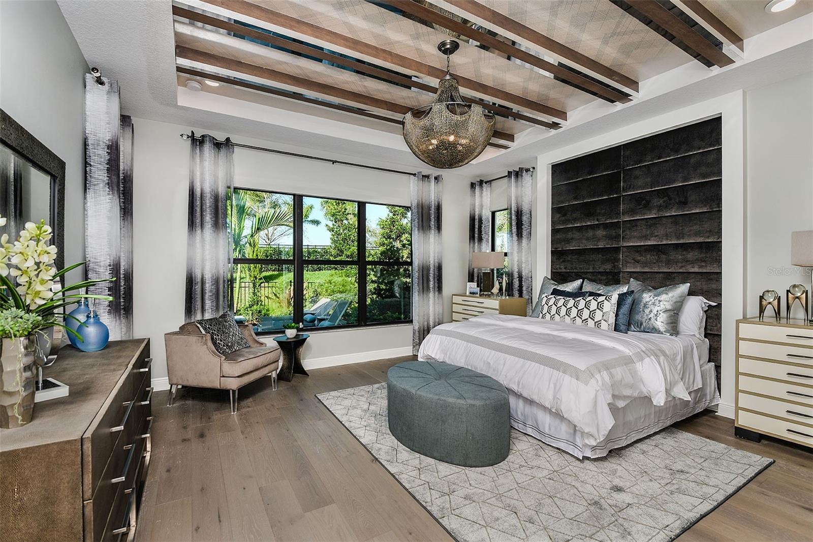 Listing photo id 23 for 5066 Simons Court