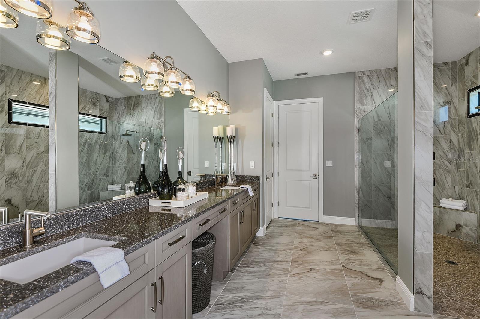 Listing photo id 27 for 5066 Simons Court