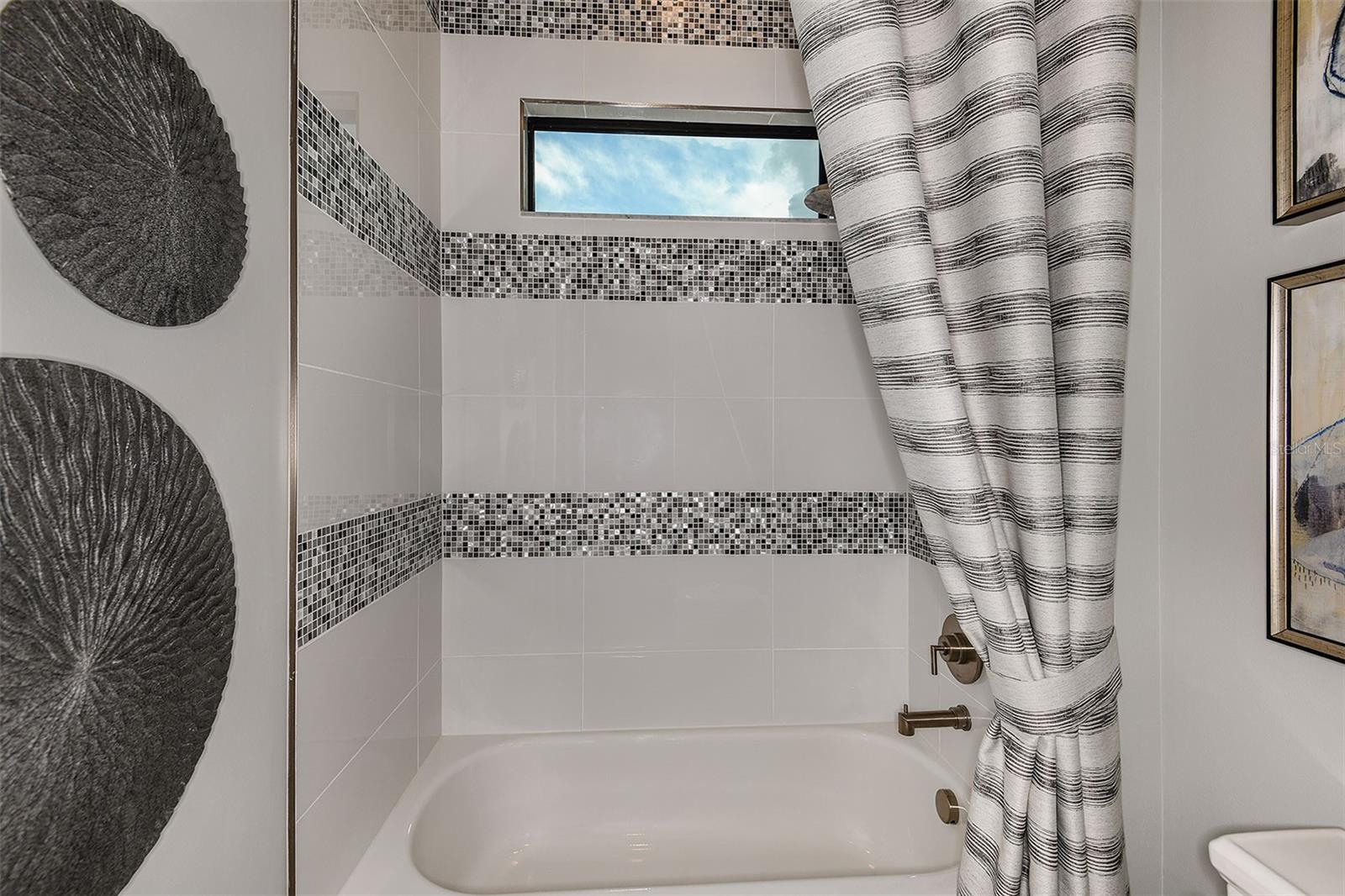 Listing photo id 34 for 5066 Simons Court