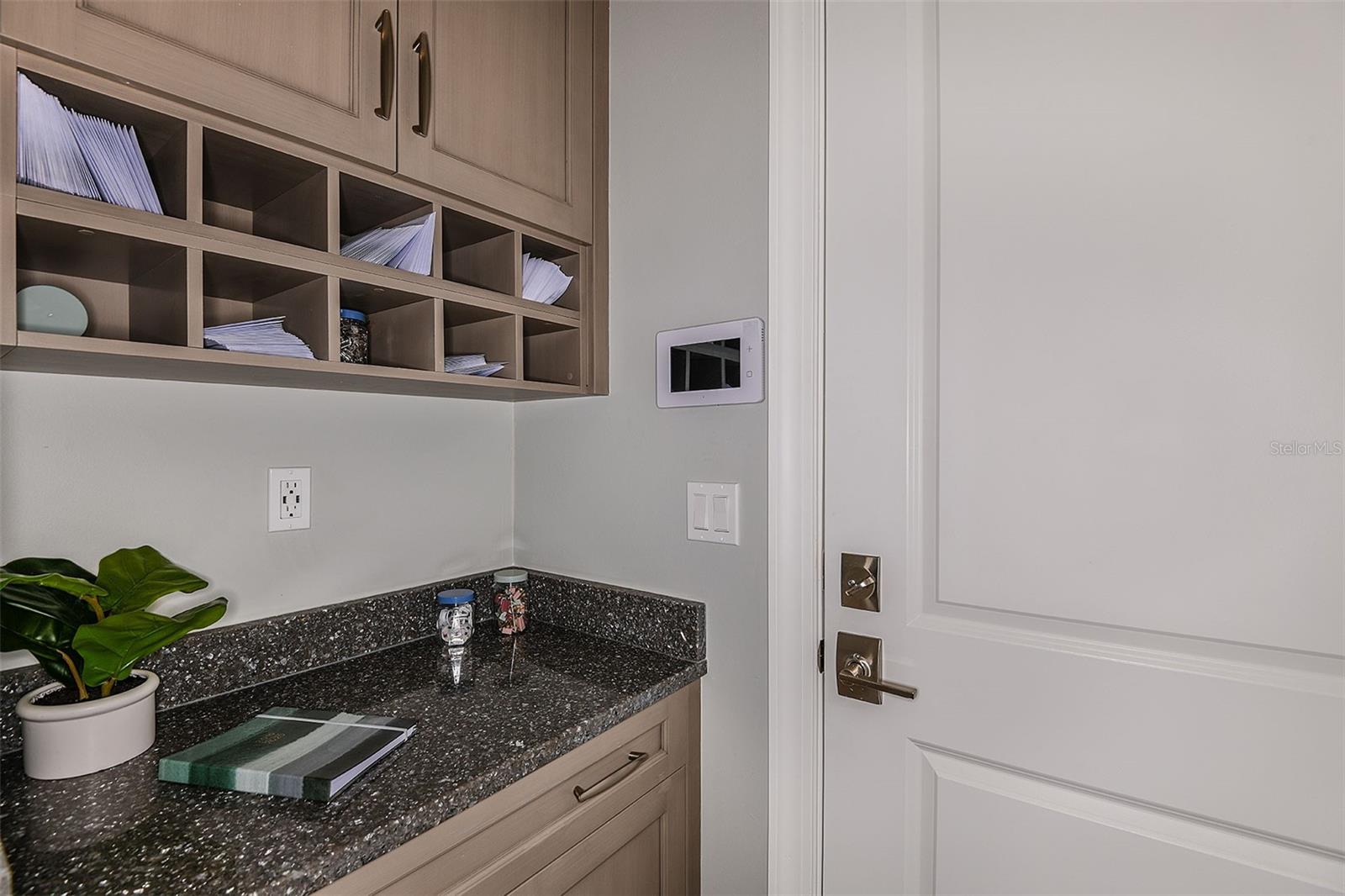 Listing photo id 39 for 5066 Simons Court