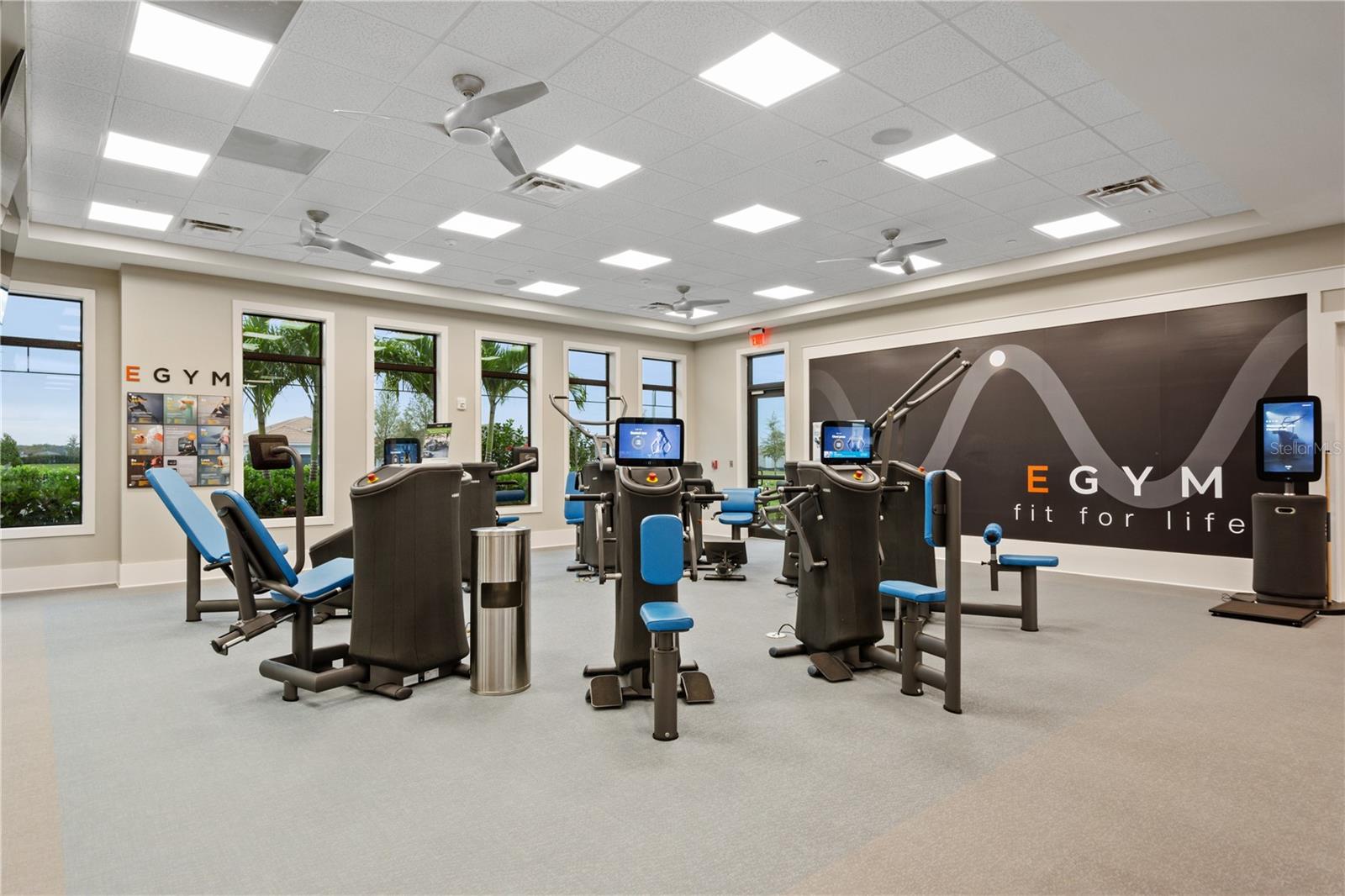 Listing photo id 58 for 5066 Simons Court