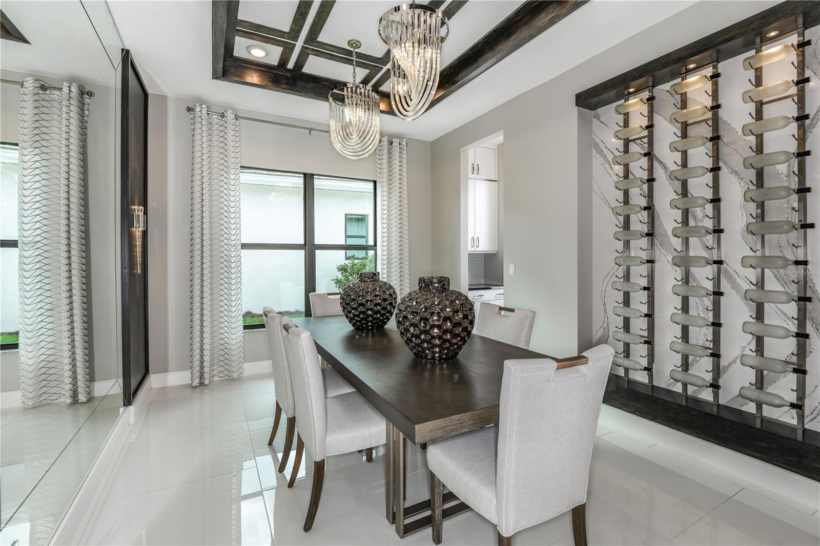 Listing photo id 8 for 5060 Simons Court