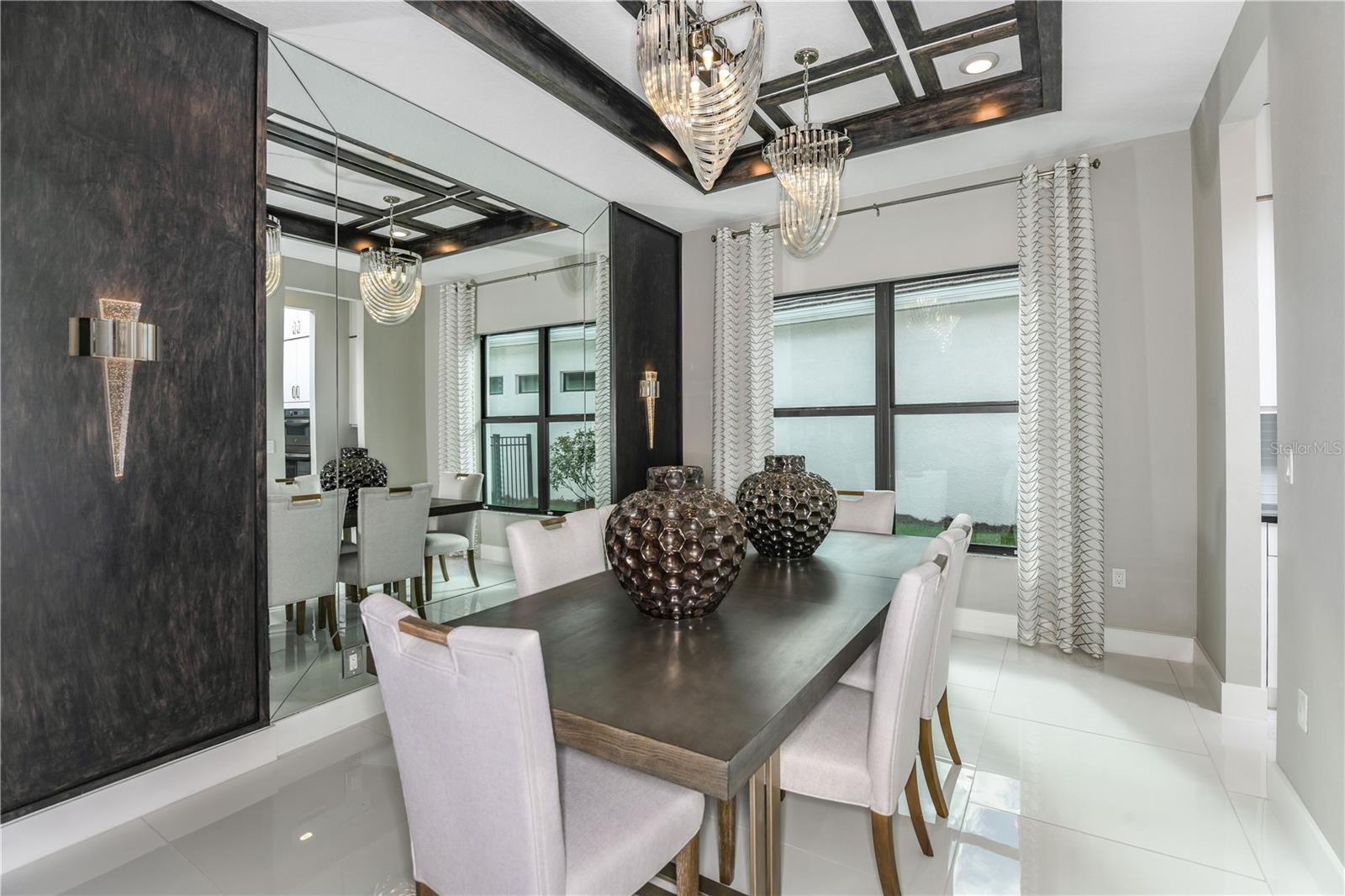 Listing photo id 9 for 5060 Simons Court