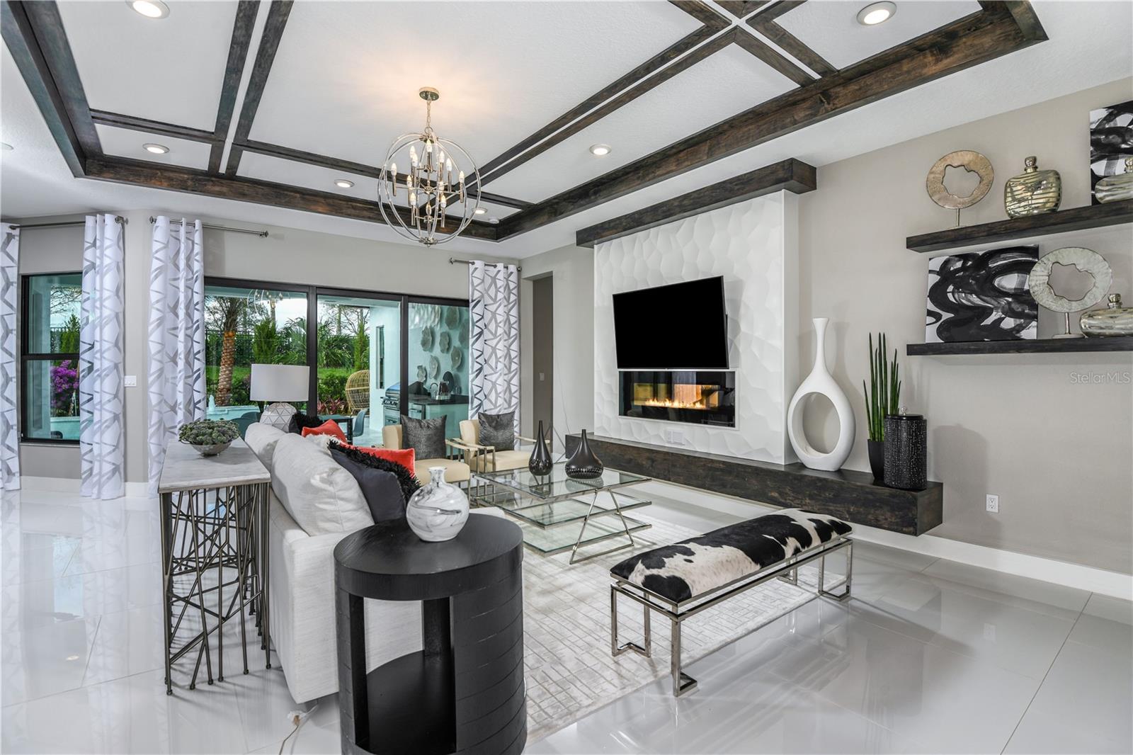 Listing photo id 11 for 5060 Simons Court