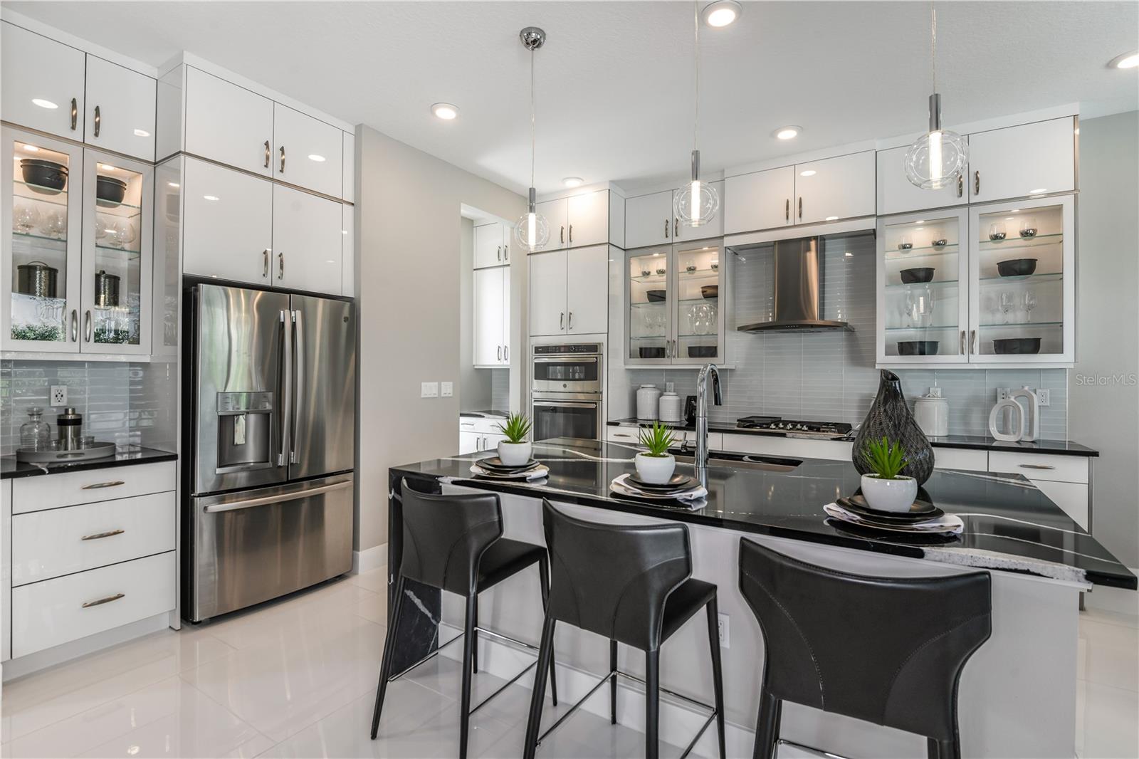 Listing photo id 13 for 5060 Simons Court