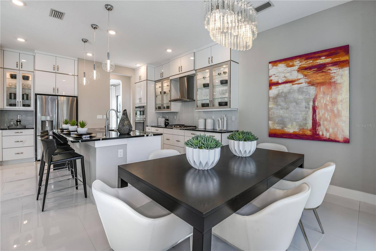 Listing photo id 19 for 5060 Simons Court