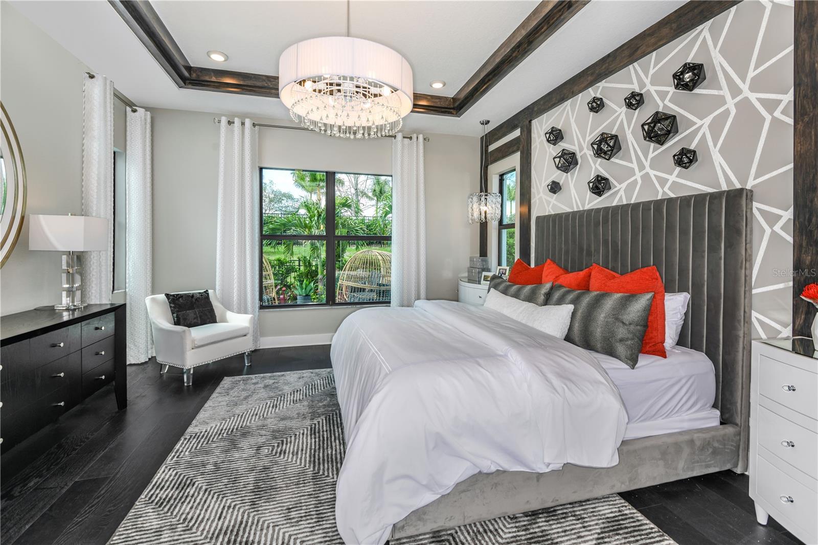 Listing photo id 23 for 5060 Simons Court