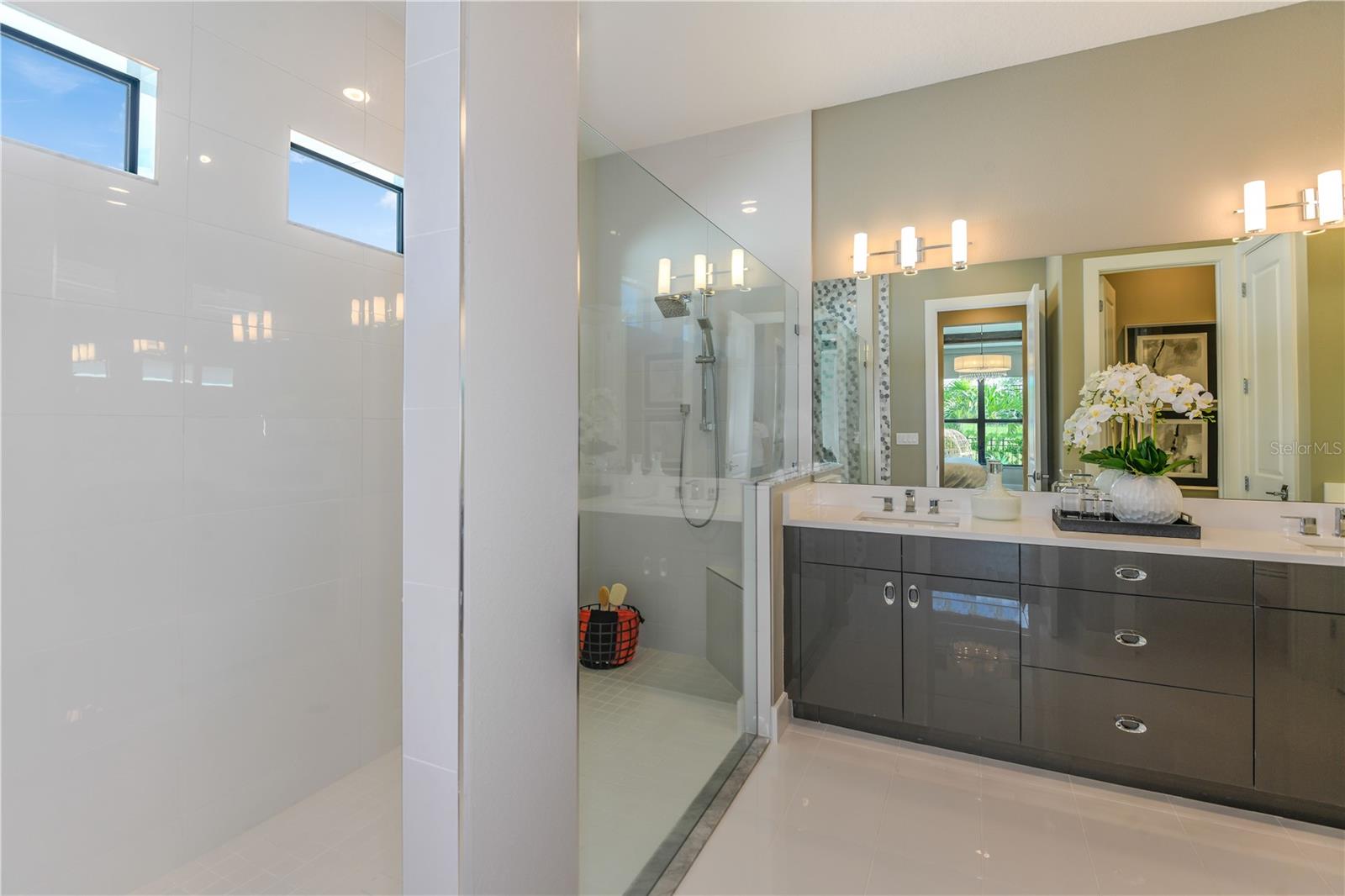 Listing photo id 26 for 5060 Simons Court